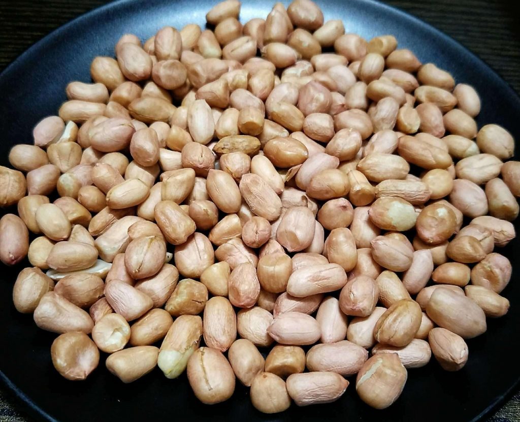 White Peanut seeds (Arachis hypogaea)